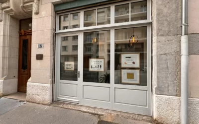 Pose d’une vitrine à Lyon 6