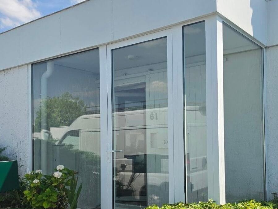 Sas d&rsquo;entrée en aluminium: luminosité, modernité et protection